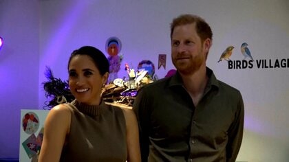 イギリスに帰国のヘンリー王子夫妻「公務を担う王族には戻らず」国王が方針明確化