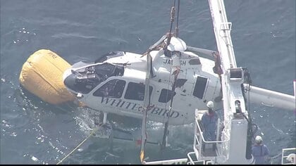 【続報】海中から事故の医療搬送用ヘリ引き上げ始まる…壱岐沖で転覆した状態で発見され患者ら3人死亡 佐賀市の運航会社に業務上過失致死傷など容疑で家宅捜索