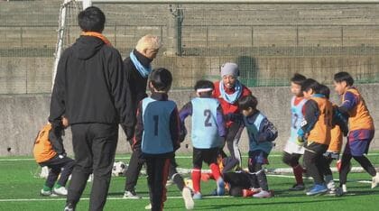 「サッカー選手になりたい」　先生は長野県内出身のJリーガー　サッカー教室で130人の小学生に大きな夢を