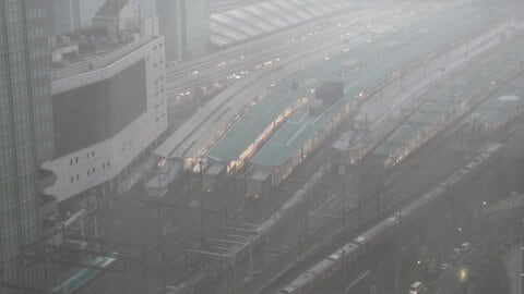 【台風25号】羽田空港発着便中心や成田空港で欠航相次ぐ　高速道路も広範囲で通行止め　鉄道も一部区間で運転見合わせ　連休中の交通混乱