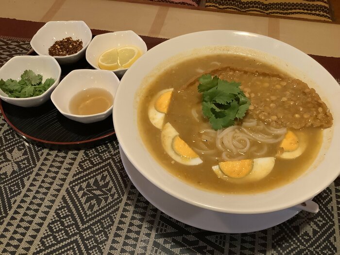 ナマズを煮込んだ「モヒンガー」