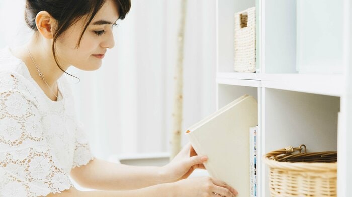 本棚などは音を緩衝してくれる(画像はイメージ)