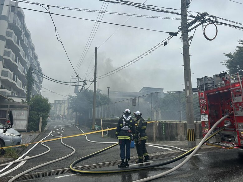 【速報】「アパートから黒煙と炎」複数の通報寄せられる　北九州市戸畑区の住宅で火事　福岡｜FNNプライムオンライン