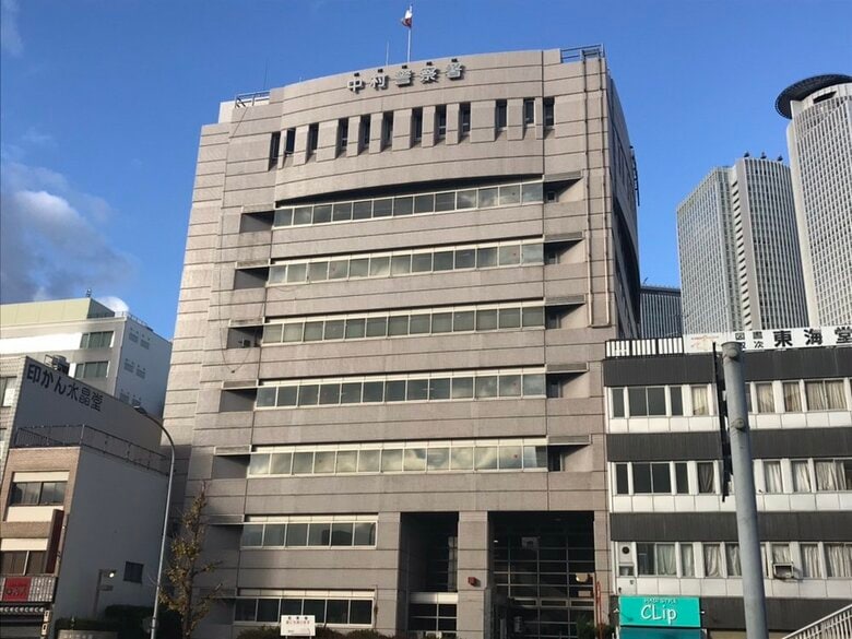 “黒のクラウン”の行方追う…パトカーに停止を求められた乗用車が逃走 交差点でタクシーと衝突しそのまま走り去る｜FNNプライムオンライン