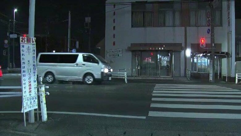 横断歩道で37歳女性を車ではねて重傷負わせ逃走か 56歳男を逮捕「人にはぶつかっていない」と一部否認｜FNNプライムオンライン