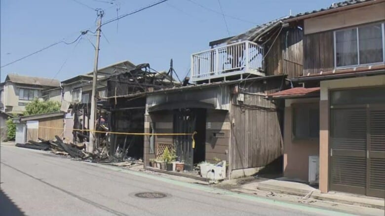 大山町で住宅と集会所あわせて４棟全焼…火元の家の一人暮らしの男性と連絡取れず（鳥取）　｜FNNプライムオンライン