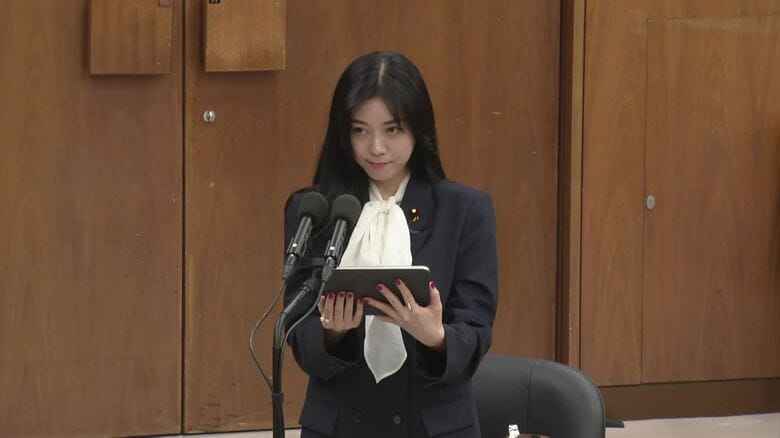 “筆談ホステス”斉藤里恵議員が初質問　聴覚障害の議員の質問は戦後初　音声読み上げソフトで実現｜FNNプライムオンライン