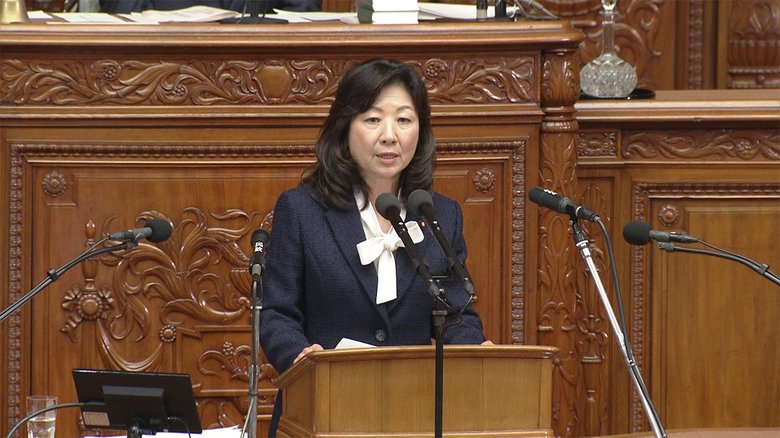 就任後初の国会 菅首相は 野田氏「子ども産める環境を」