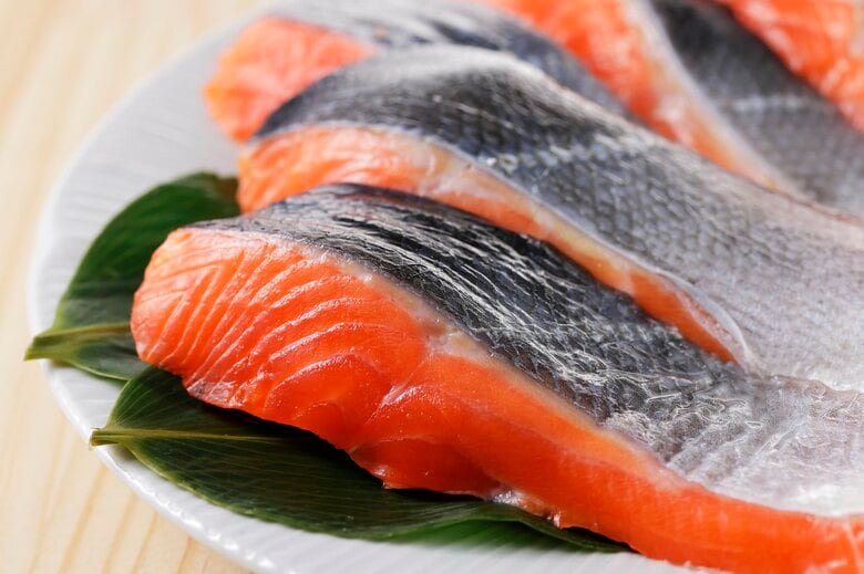 サケは身にも血合いにも栄養がある（画像：イメージ）