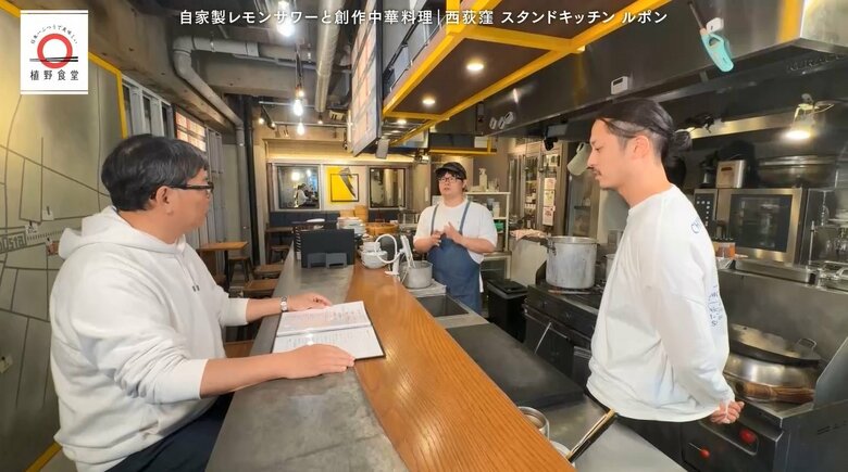 （奥から）料理長・井村翔悟さんとオーナー・鈴木秀輔さん