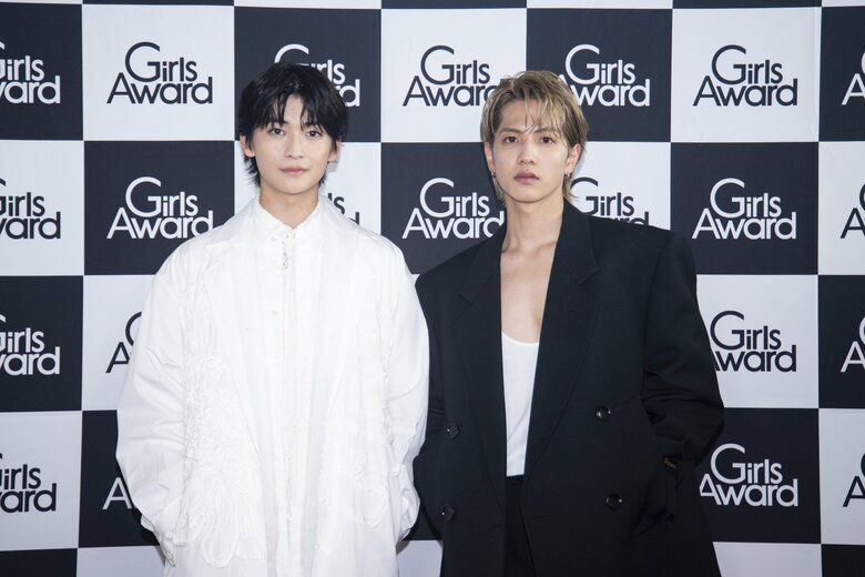 （左）高橋文哉さん（右）志尊淳さん (C)Rakuten GirlsAward 2023 AUTUMN/WINTER