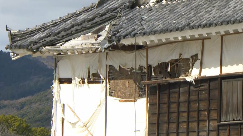 「宇土櫓」の損傷跡