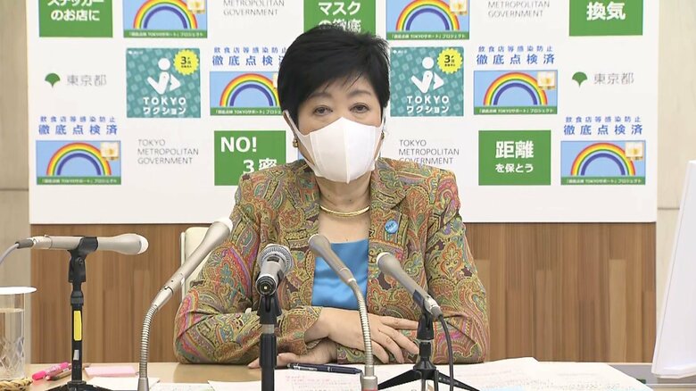 専門家会議の後、記者会見に臨む小池知事（12日午後 都庁）