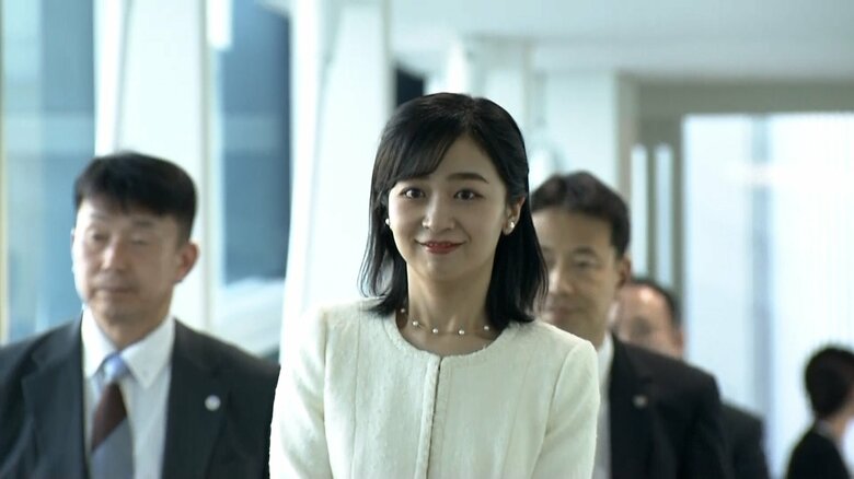 1日午後5時頃、羽田空港に到着された佳子さま