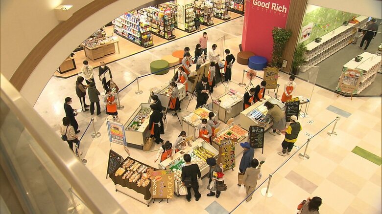 地元商店の協力で仕入や販売を体験