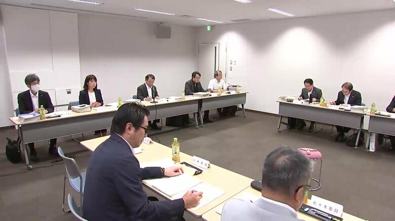 岩手地方最低賃金審議会・労使の代表など14人が出席