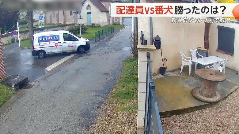 無事、配達を完了し、車で去っていく配達員