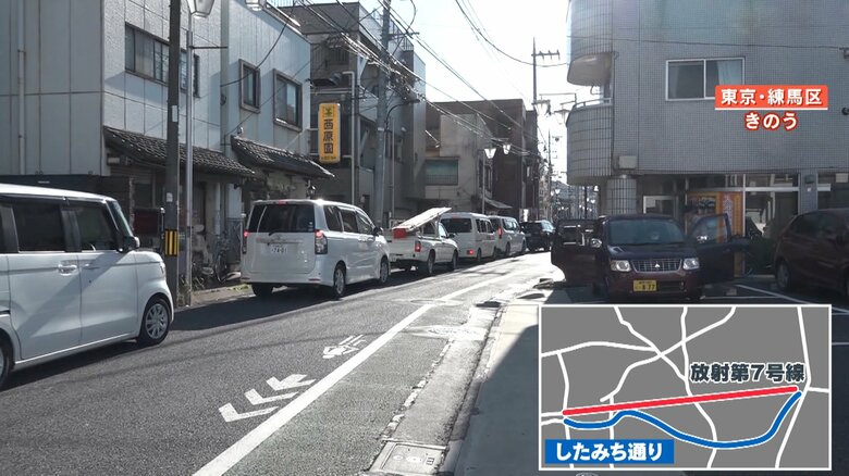 したみち通りには平日にもかかわらず長いの渋滞が