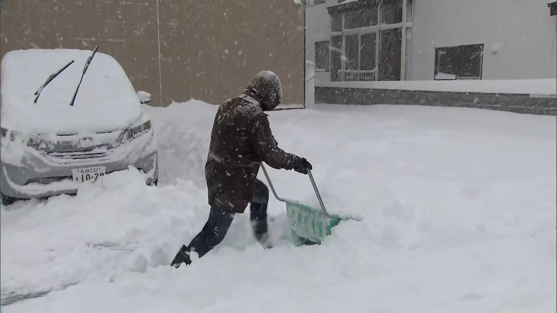 東京であられも…あすは師走並みの寒さ　今季“最強寒気”襲来…各地で“記録的大雪”横転事故・ホワイトアウト発生も