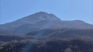 秋田・山形県境の鳥海山、初冠雪　山形・酒田市が発表　平年より11日、去年より1日遅い観測