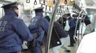 「電車を止めたら火をつけるぞ!」 警視庁とJR東日本が迫真の訓練 「躊躇せず110番を」と呼びかけ