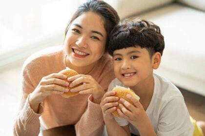 「親子でよく利用するファストフードチェーンランキング」1位は「マクドナルド」! 大人だけで行きたいファストフードチェーン1位は「〇〇バーガー」/いこーよファミリーラボ