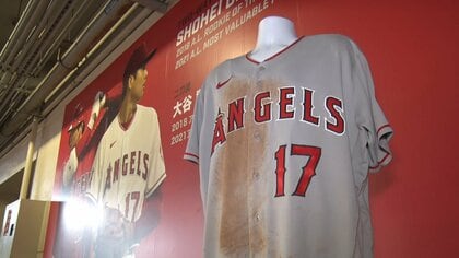 エンゼルス・大谷翔平選手の泥付きユニホームがオークションに　二刀流で出場した試合で着用