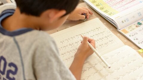 12歳までは身体を使って学ぶことが大事。人工知能研究の第一人者・黒川伊保子さんが13歳未満のAI利用に慎重な理由