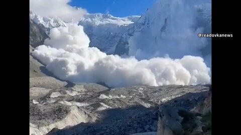 ロシア南部で雪崩　登山グループ巻き込まれ11人死亡　6人不明で捜索続く