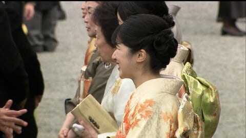 「あっという間だった」両陛下が園遊会で“子育て談義”　「3人で神宮球場に」幼い愛子さまとの思い出語る　愛子さまは華やかな振り袖姿