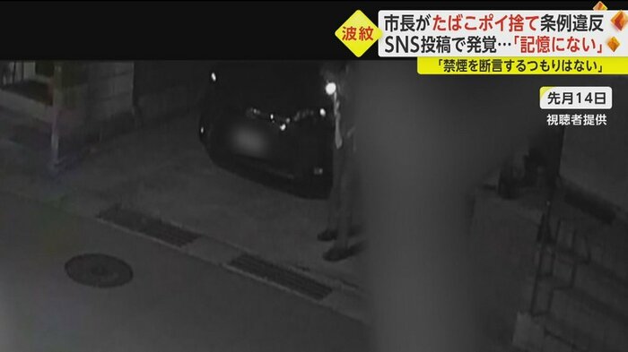 吸っているたばこを…