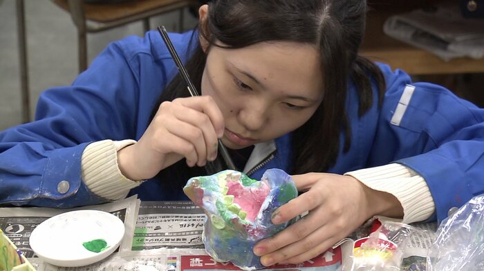 「粘土や絵を描く楽しさを伝えたい」と保育の道を目指す高橋さん