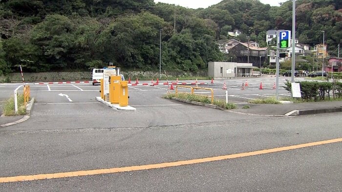 車両火災が起きた現場(21日朝 神奈川・横須賀市)