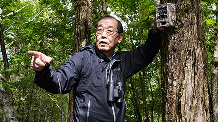 調査中の今泉先生