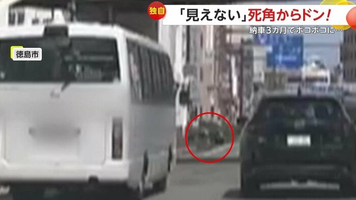 駐車場から道に出ようとしていた黒い車(FNN投稿サイト「ビデオPost」)