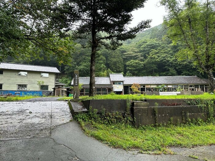 築100年の廃校を使用した校舎を改装して誕生したモリウミアス