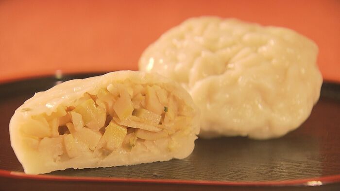 「おやきや千代子」のおやき(タケノコ200円)