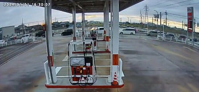 国道8号線近くのガスリンスタンド防犯カメラ(田尻交差点付近)