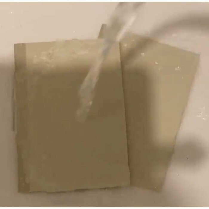 大栗紙工で行った実験の動画から。これぐらい濡らしたノートを…(画像提供:大栗紙工)