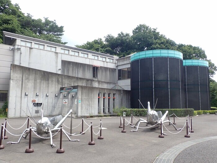 多摩動物公園「昆虫園本館」外観【画像:(公財)東京動物園協会】
