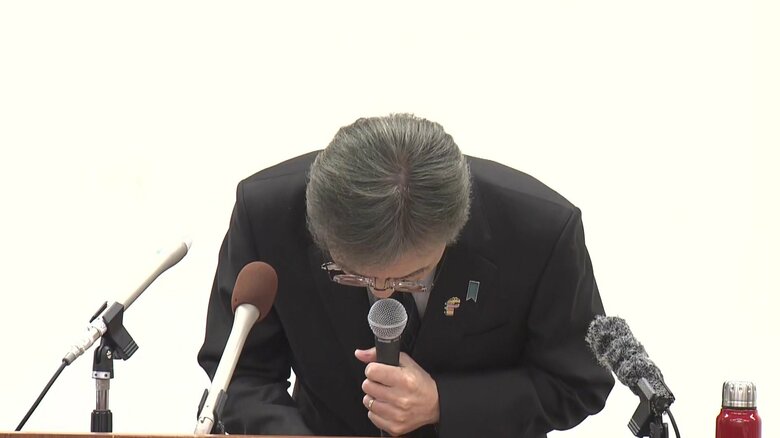 辞職会見で謝罪する杉本氏（2025年12月）