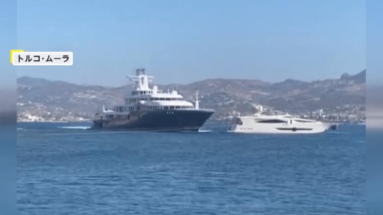 大型クルーザーと小型クルーザーが衝突する瞬間（トルコ・エーゲ海）①