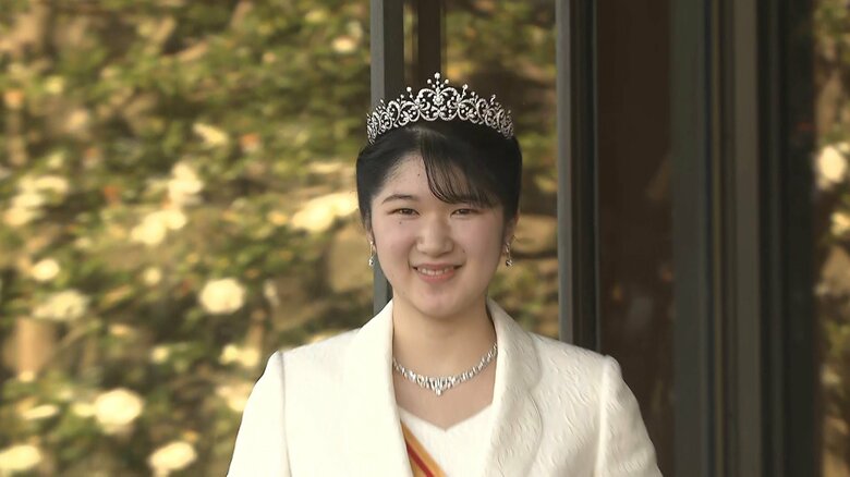 成年行事ではティアラを着用された（2021年12月）