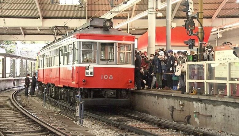 109号の引退に伴い、104号-106号に連結された108号