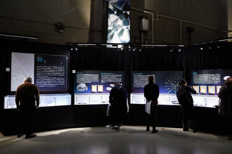 特別展「宝石　地球がうみだすキセキ」展示風景