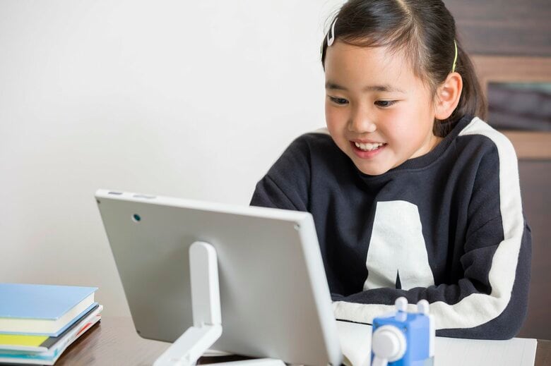 宿題や課題の提出はタブレット端末からがほとんど（画像：イメージ）