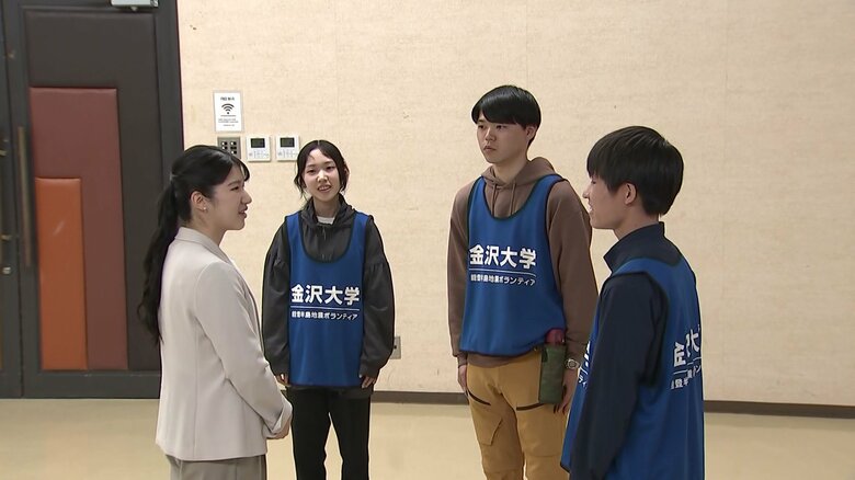 金沢大学の学生ボランティアと懇談される愛子さま(5月18日)