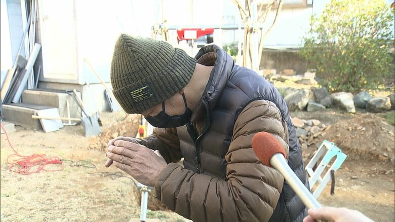 ”穴”を見つけた時の状況を説明する加藤さん