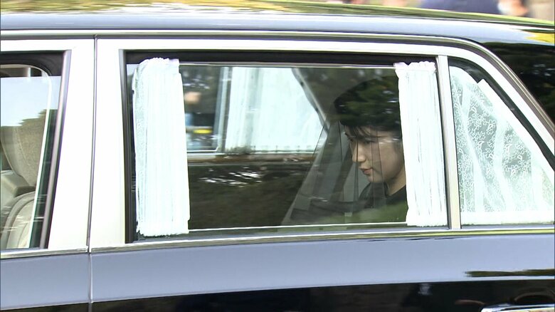 斂葬の儀に向かう愛子さま　11月26日