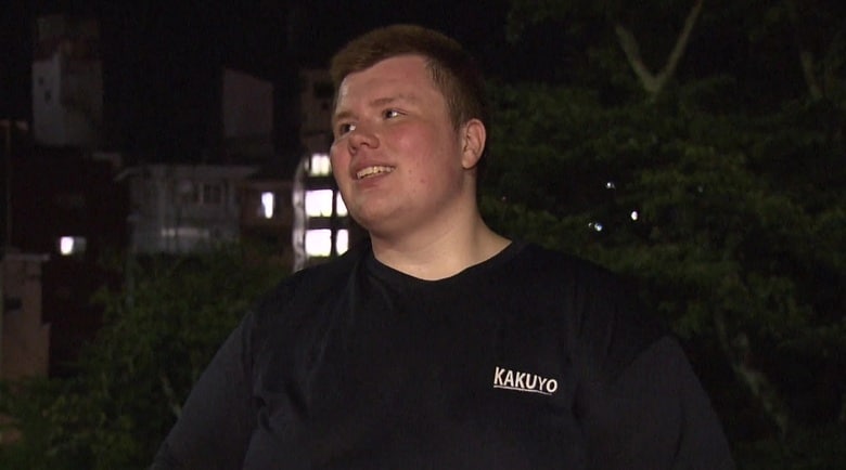 高校卒業後は長崎を離れ、各界入りを目指している